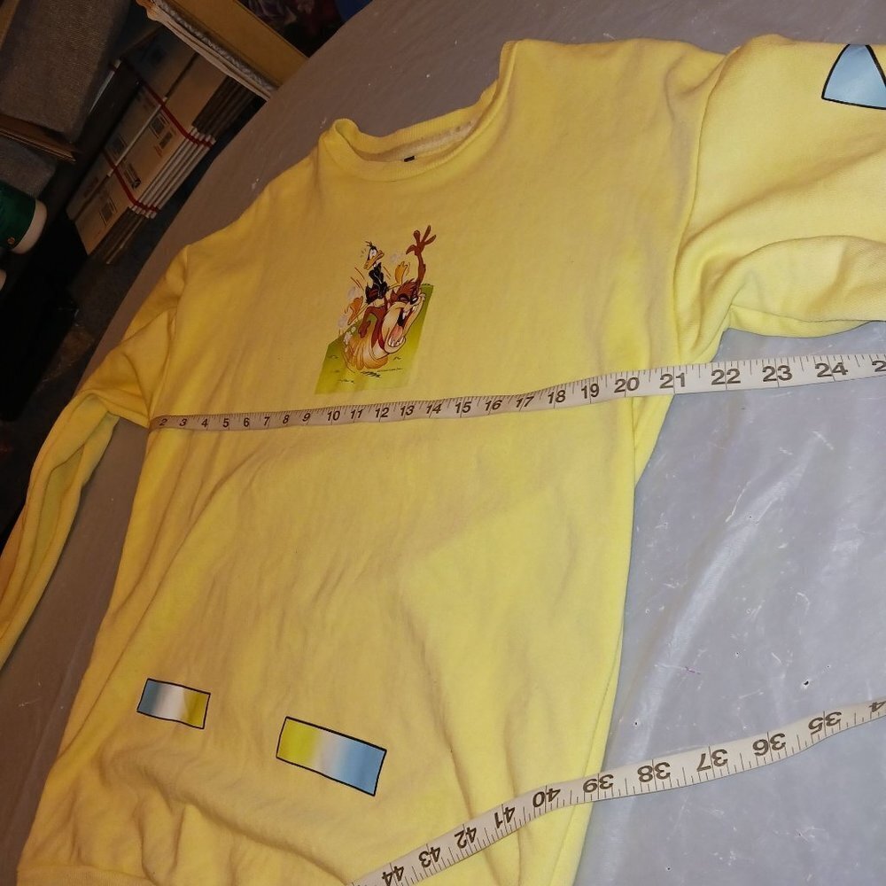 Daffy and Taz womens yellow pullover long sleeve graphic sweatshirt size… - Picture 5 of 7
